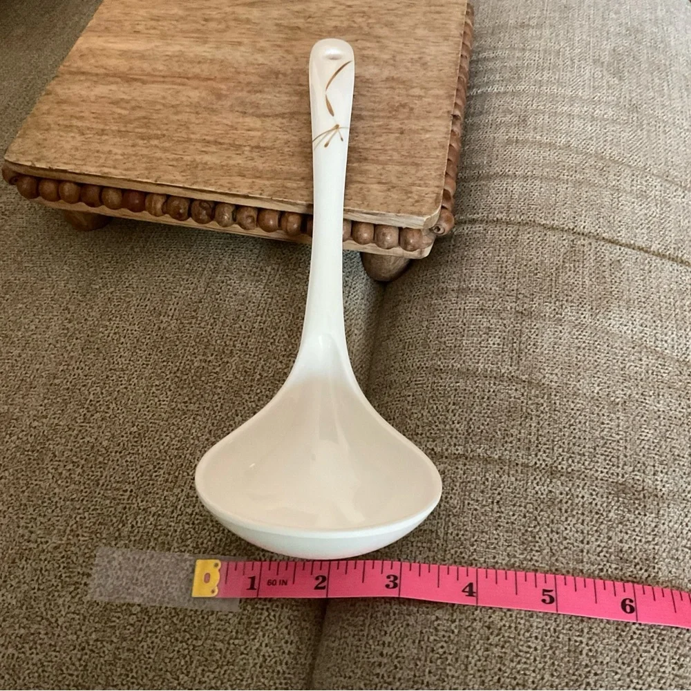 Vintage Melamine Spoon Tai-Hong 7006-A Sm Ladle White Leaf Pattern